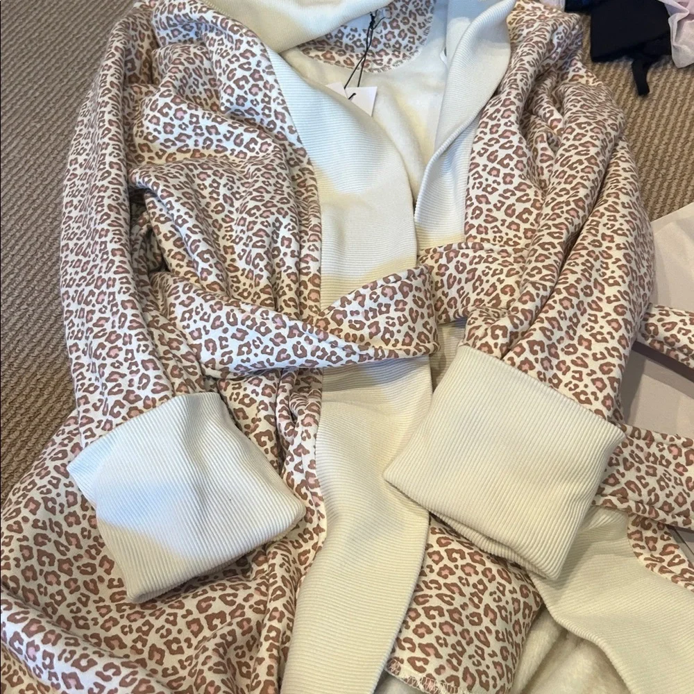 NWT UGG karoline fleece lined Cream and Tan Women's Robe size medium